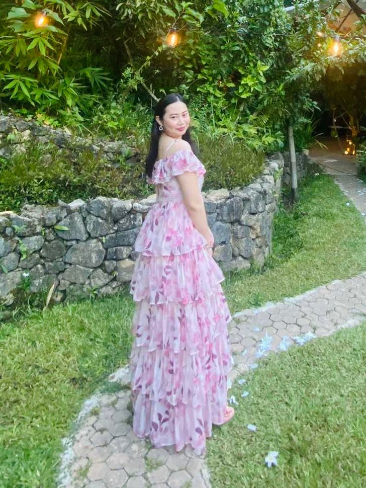 What is the style of dress with a layered look and sashes?
