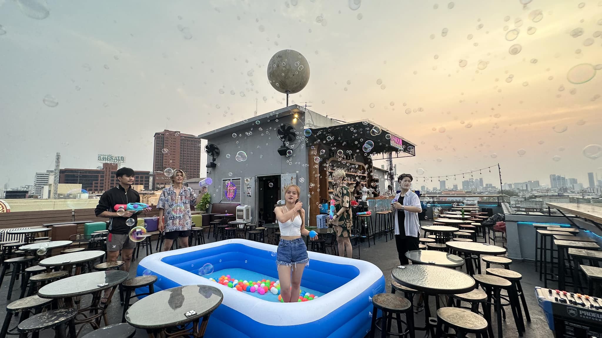 มาเล่นกันเถอะ มาเล่นกันเถอะ “... - Unique Bar Ratchada