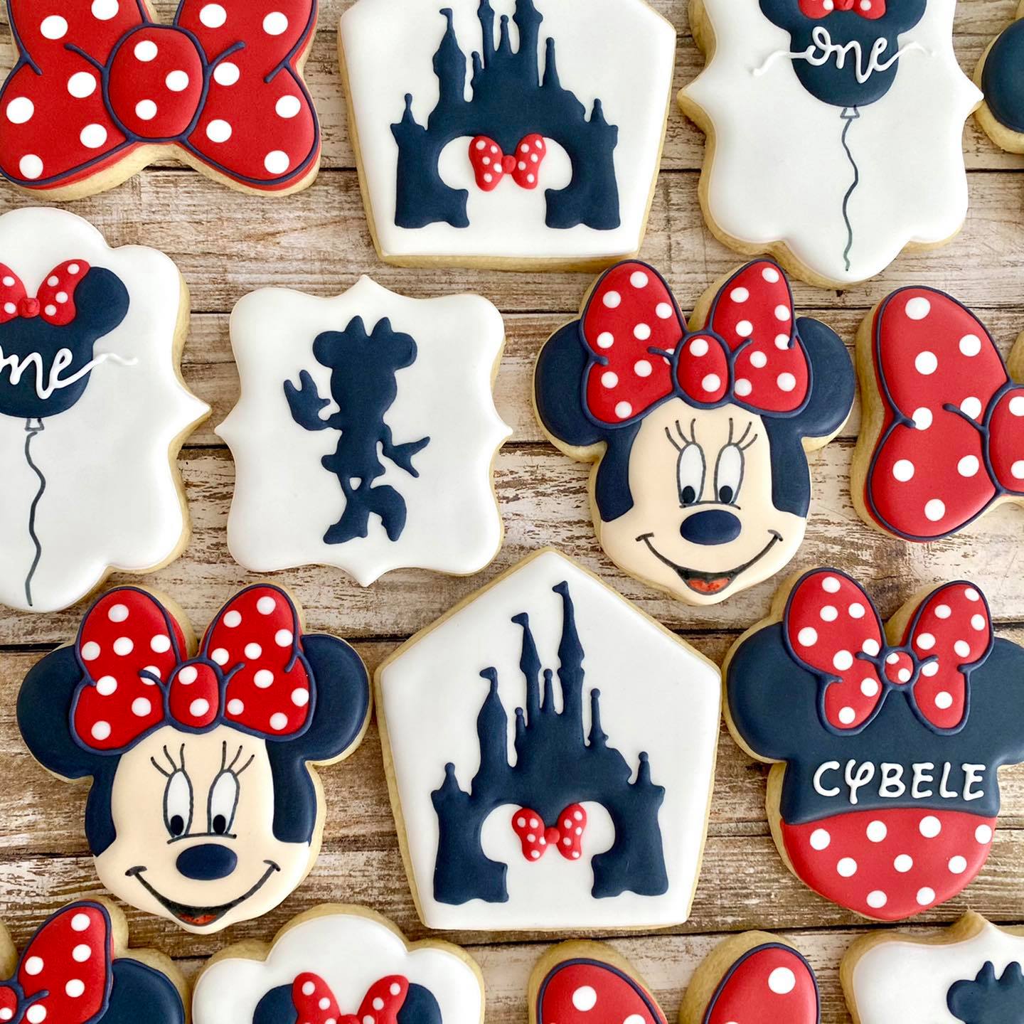 Minnie mouse 🖤❤️🤍❤️🤍 ቅ z x % ኢ بع क Peek Bot O