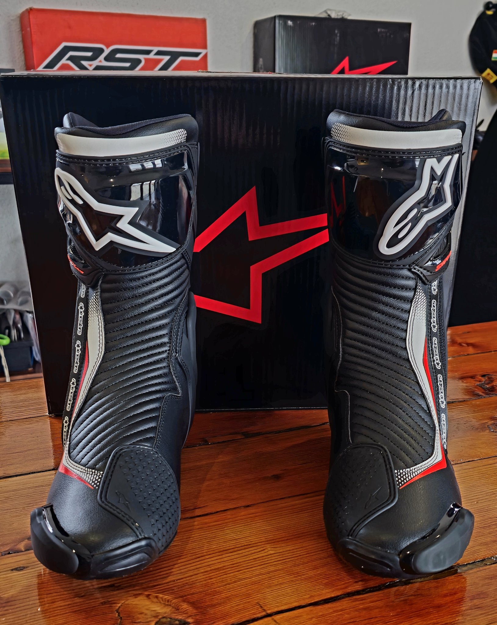 Alpinestars SMX PLUS V2 Motorcycle Boots Size: 44 (US 9.5 