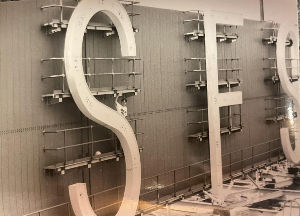 Old - Construction of the broadcast tower on the PSFS Building in 1948 ...
