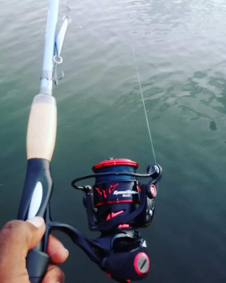 black fishing box Lakewood Medium Tackle Gray high-strength lightweight reel Model:7' Mag Heavy 705 Split Handle It incorporates features such Daiwa Saltist 40H fishing