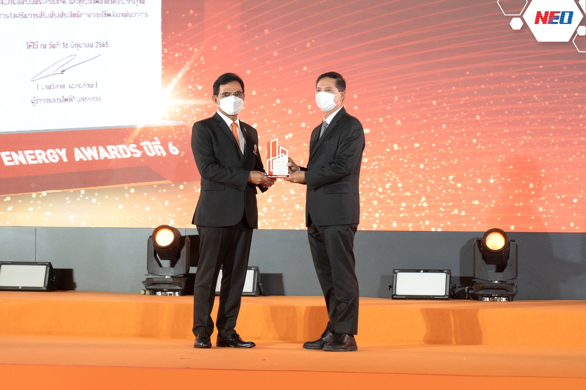 NEO Factory - ชวลิต รัตนเสรีชัย (ขวา)... | Facebook
