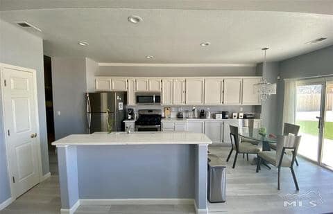 Deana Davis,... - Deana Davis, Residential Realtor
