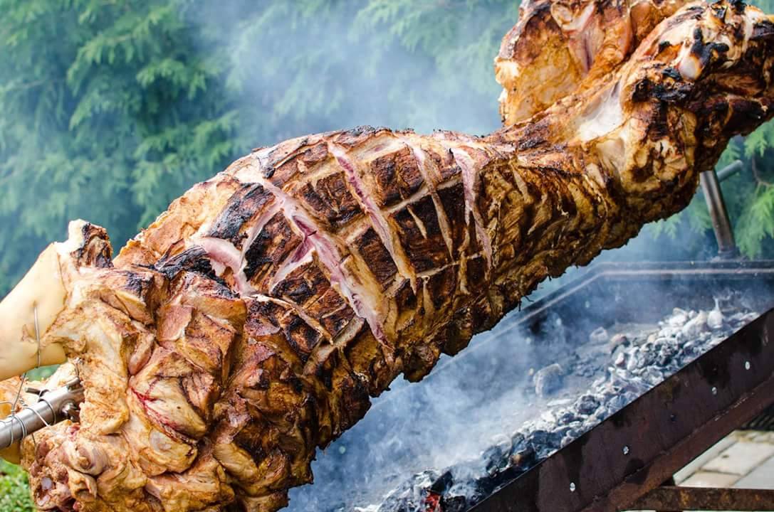 Protap - O petrecere reusita cu vitel si berbecut la protap