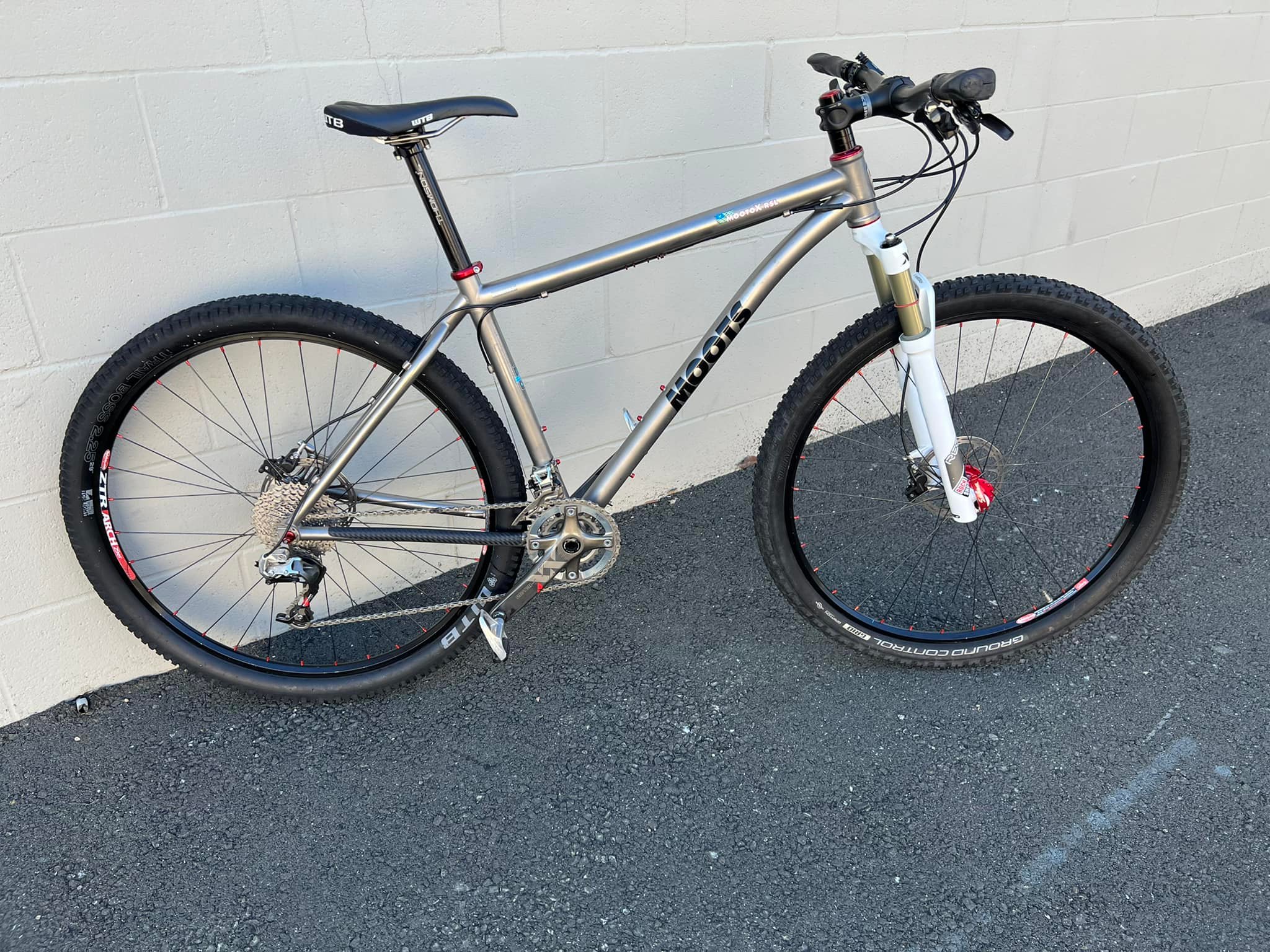 Moots YBB Rohloff 29er soft tail mountain bike for sale