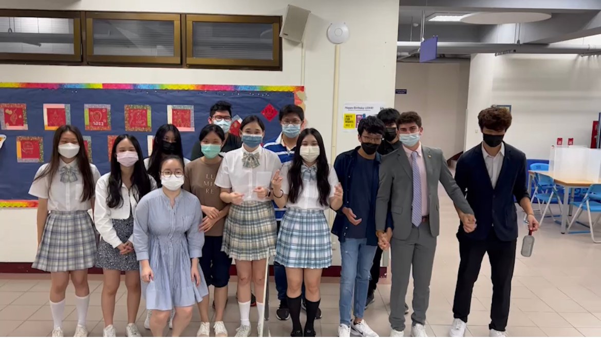 Senior Class'... - AST American School in Taichung 台中美國學校