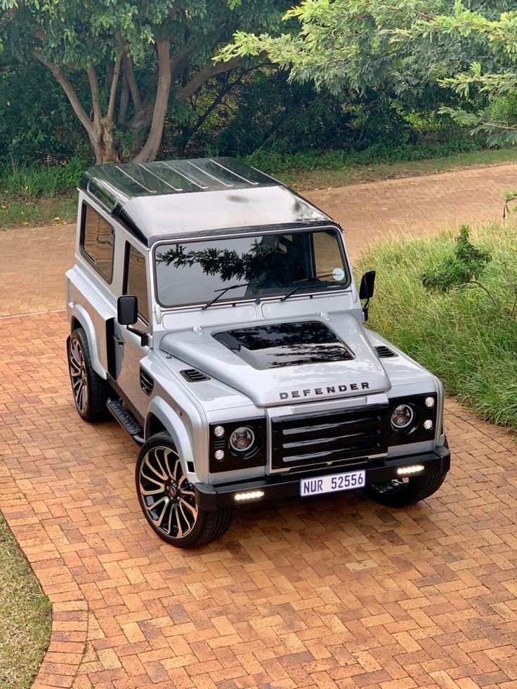 Kings - The Land Rover Defender 90 is a compact, rugged off-road ...