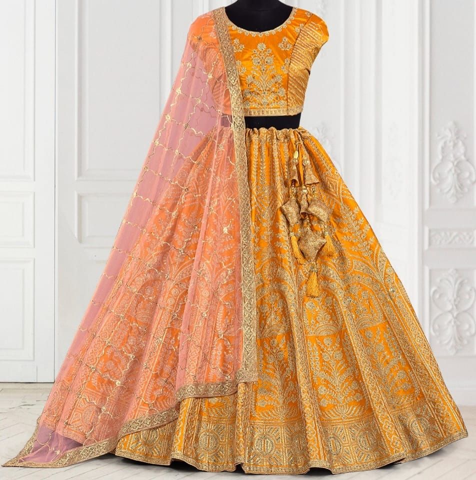 A graceful play of shades, from soft pink to deep rose. This stunning ...