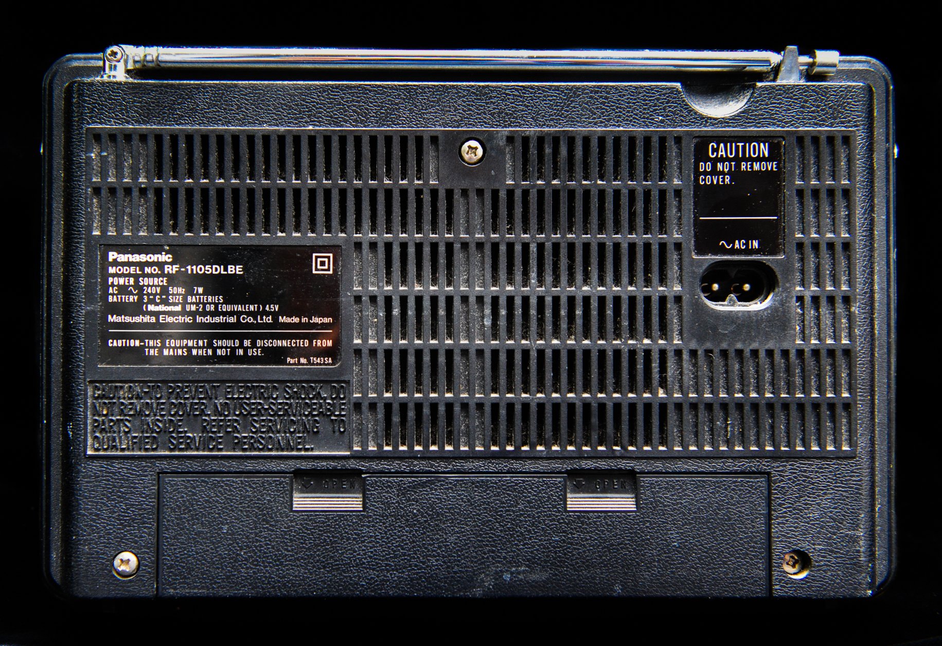 Panasonic RF-1105 DLBE vintage radio from 1977