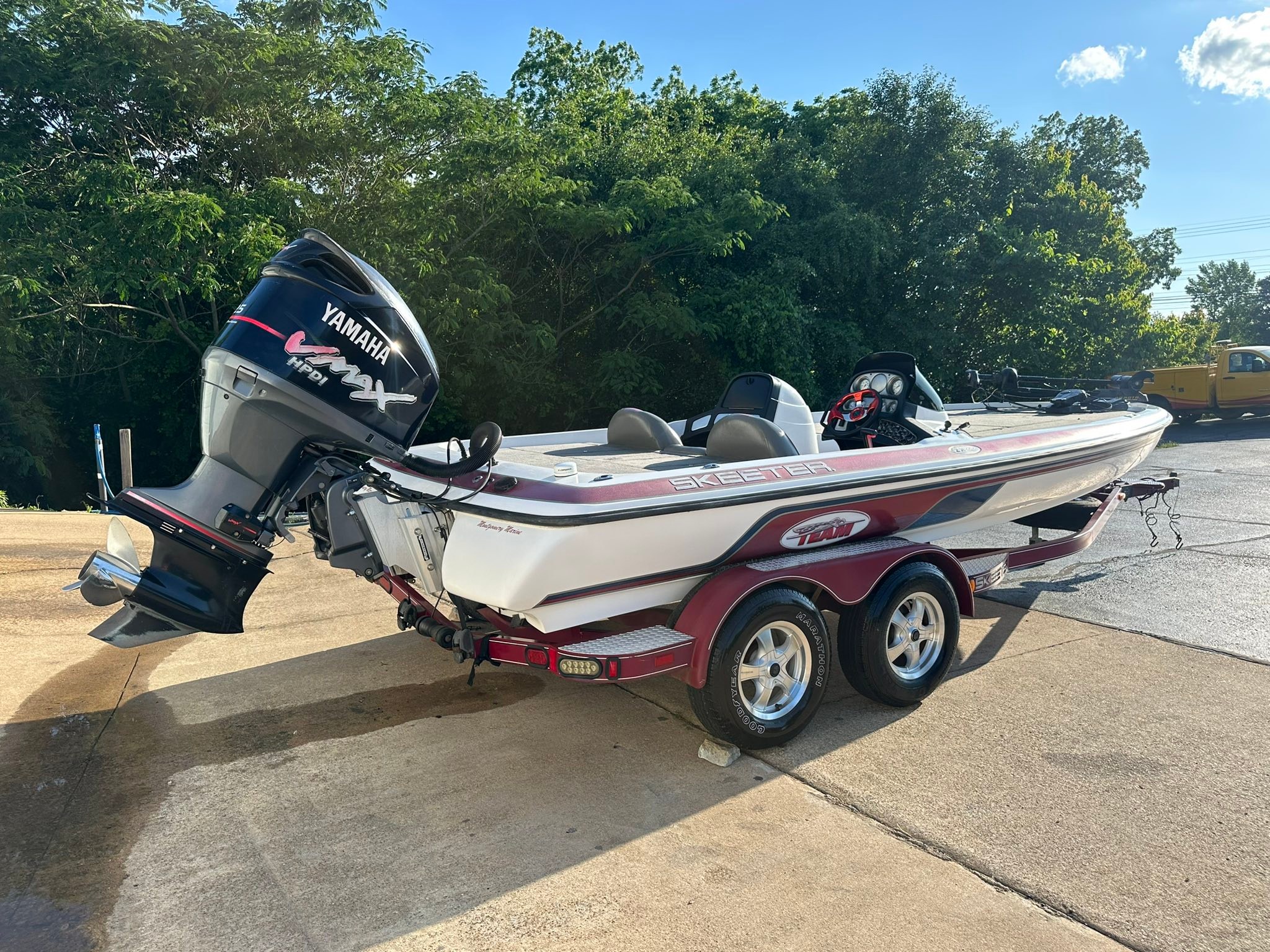 みーです。 SOLD! This is a 2006 Skeeter ZX225 20ft bass boat that runs great