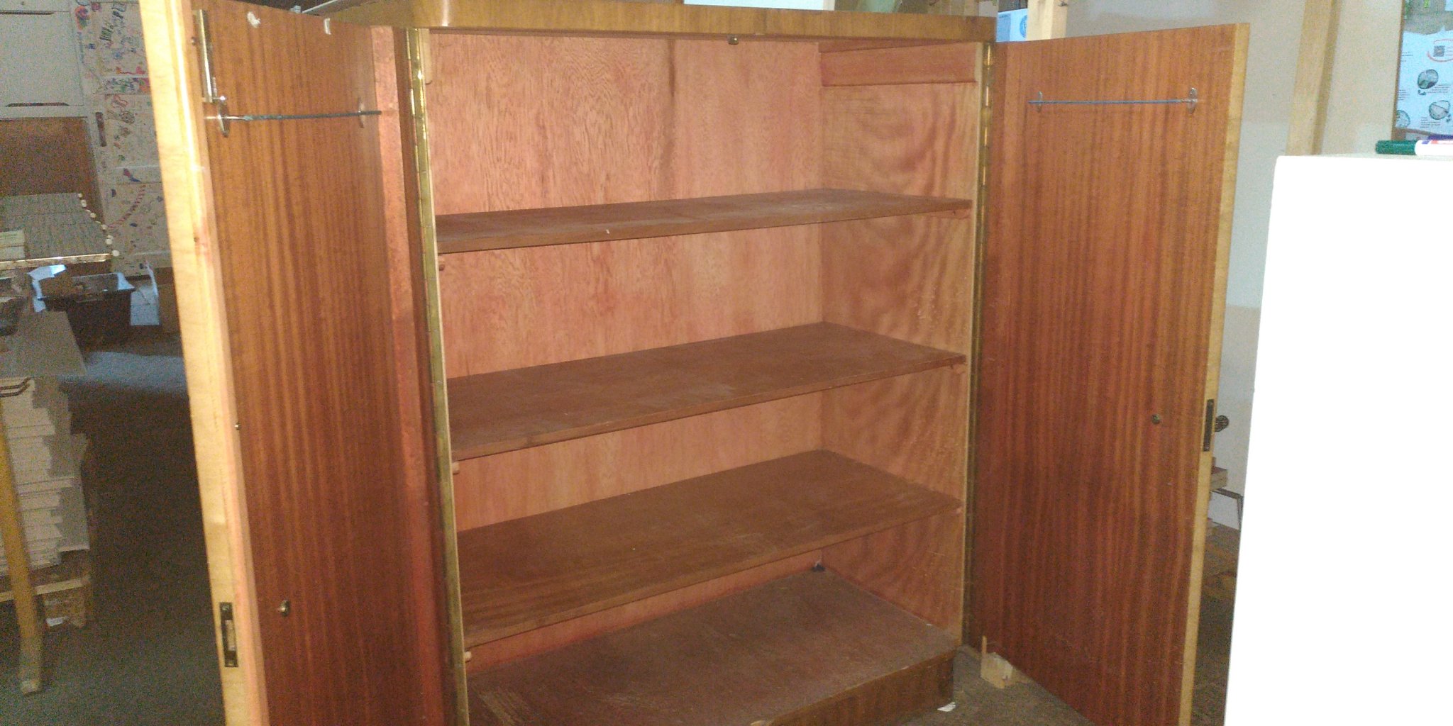 Schrank zu verschenken