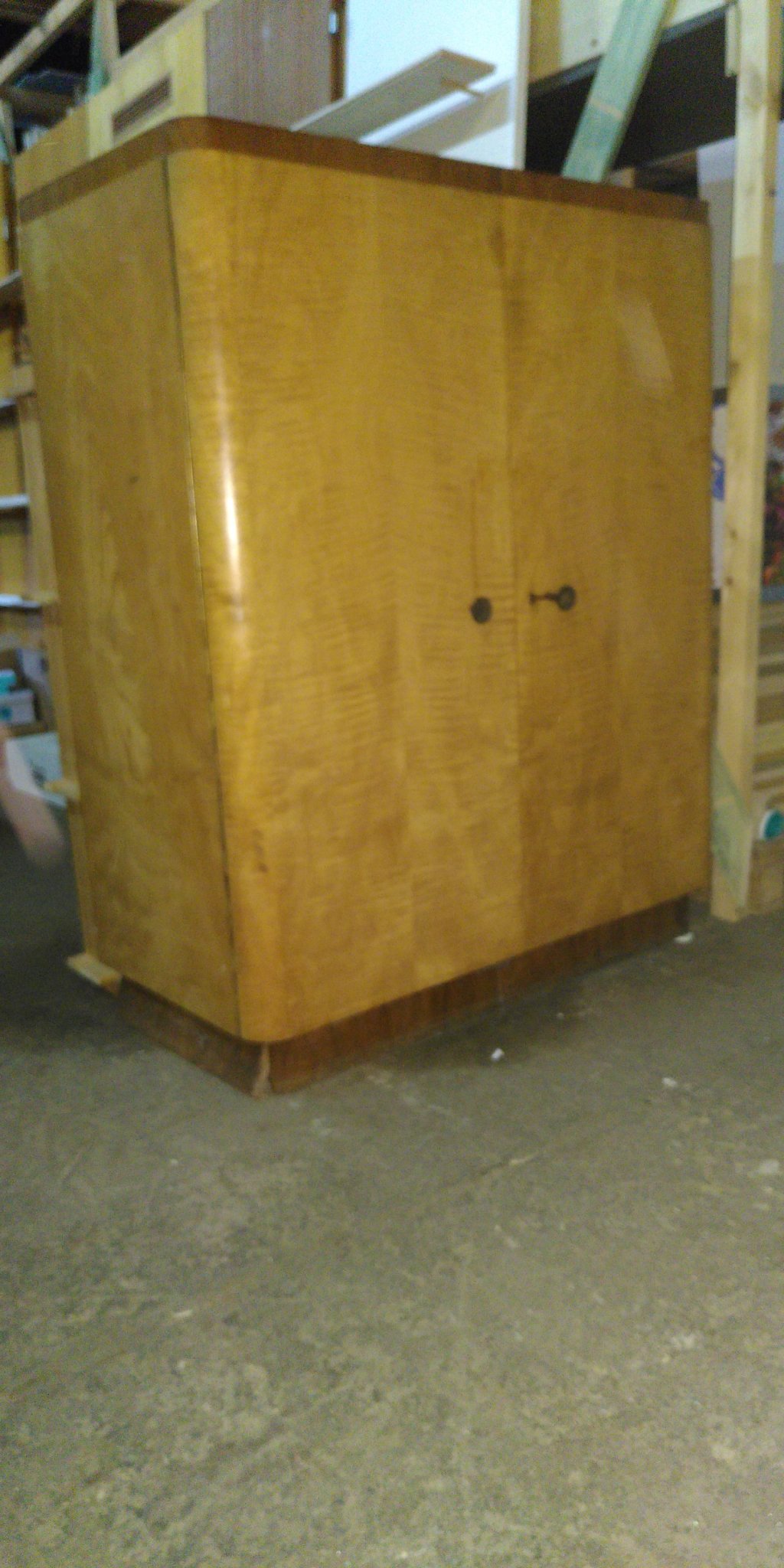 Schrank zu verschenken