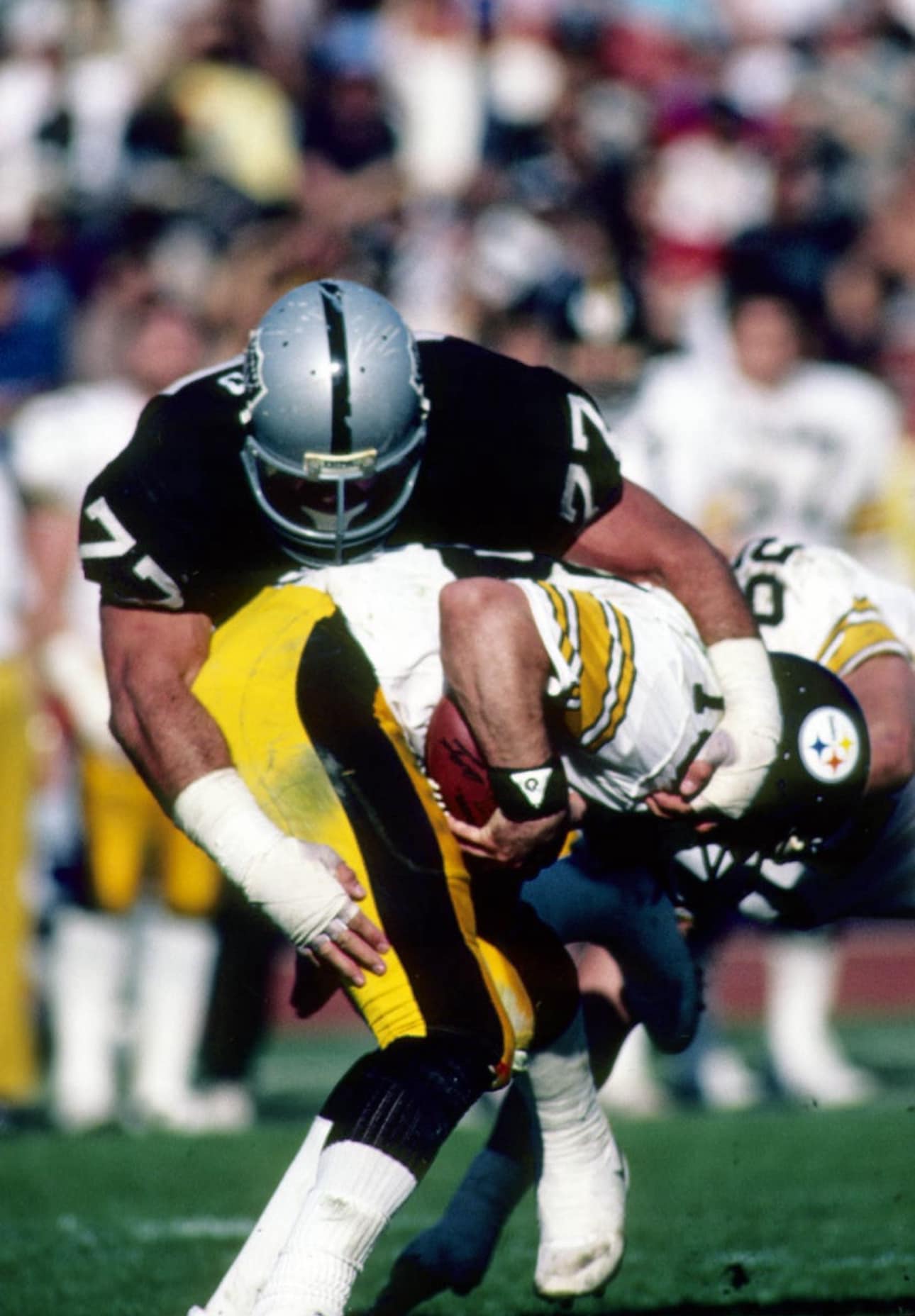 The Red Zone Post - Los Angeles Raiders defensive end Lyle Alzado sacks ...