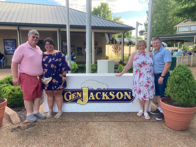 What is the experience like on the General Jackson Cruise Boat for a mid-day cruise without a meal?