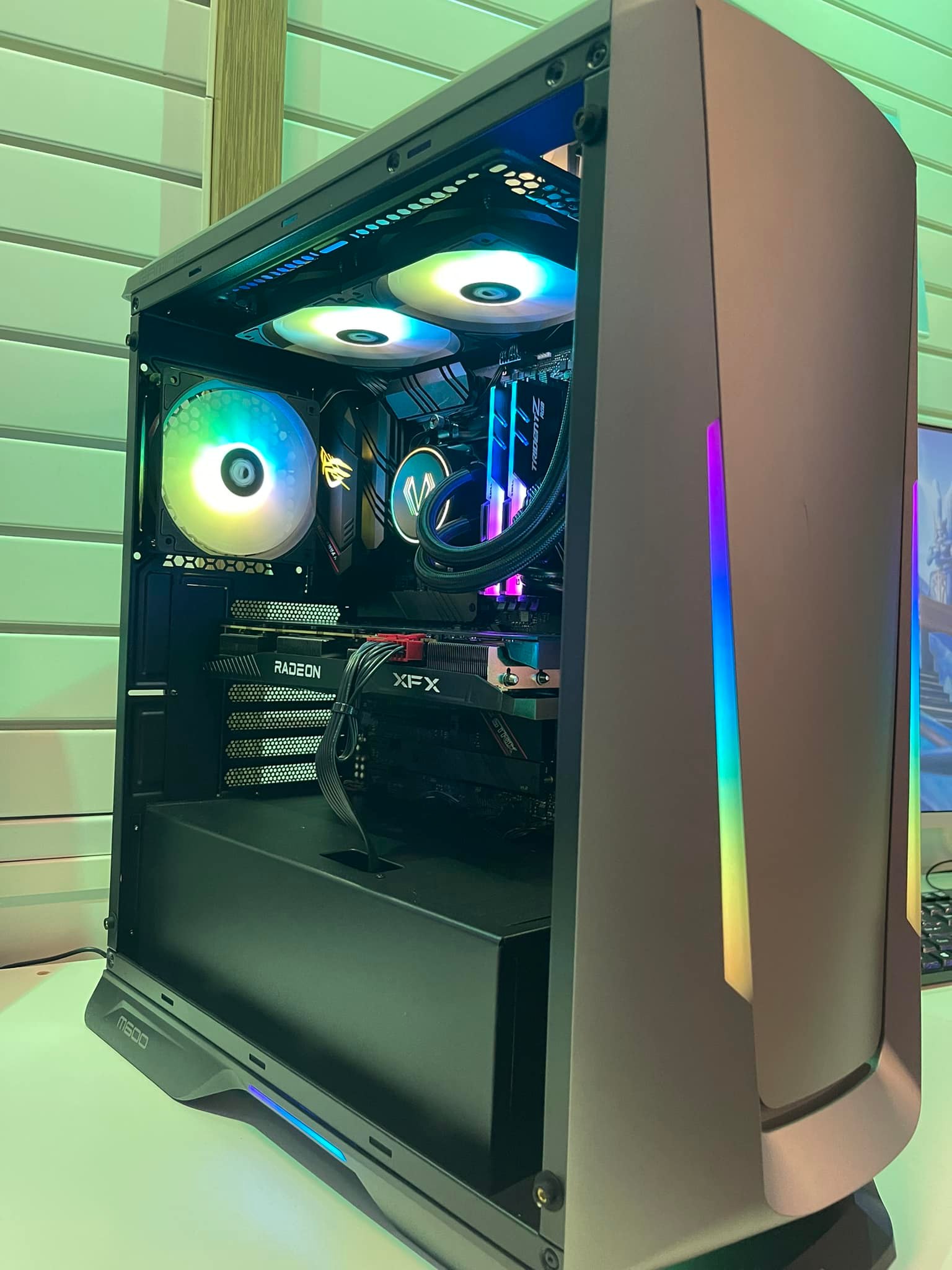 PC Pros - New custom build with something super special in...