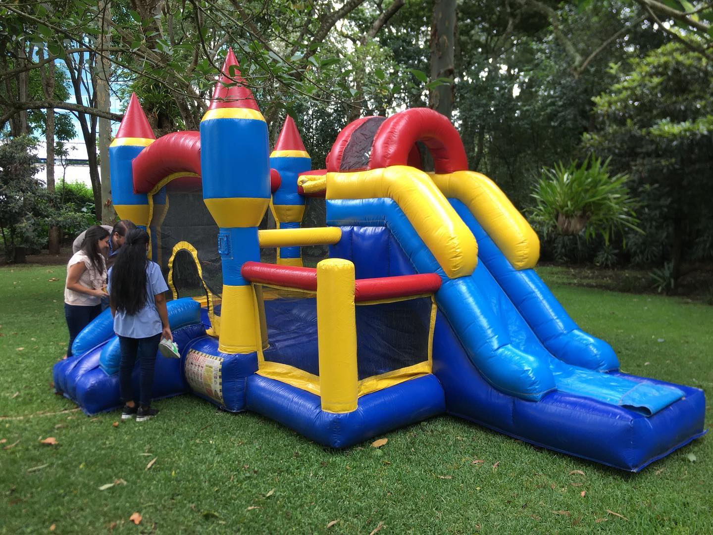 Saltarin Castillo inflable medieval... - Happy Land Guatemala | Facebook