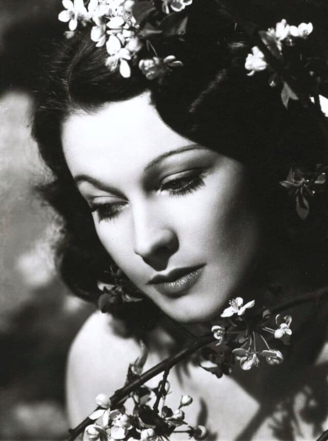 The lovely Vivien Leigh in a rare, candid photo from 1939