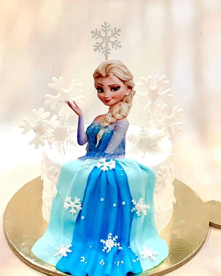 Frozen Elsa theme cake 👑 Done in... - My Cake Vault By Rakhi | Facebook