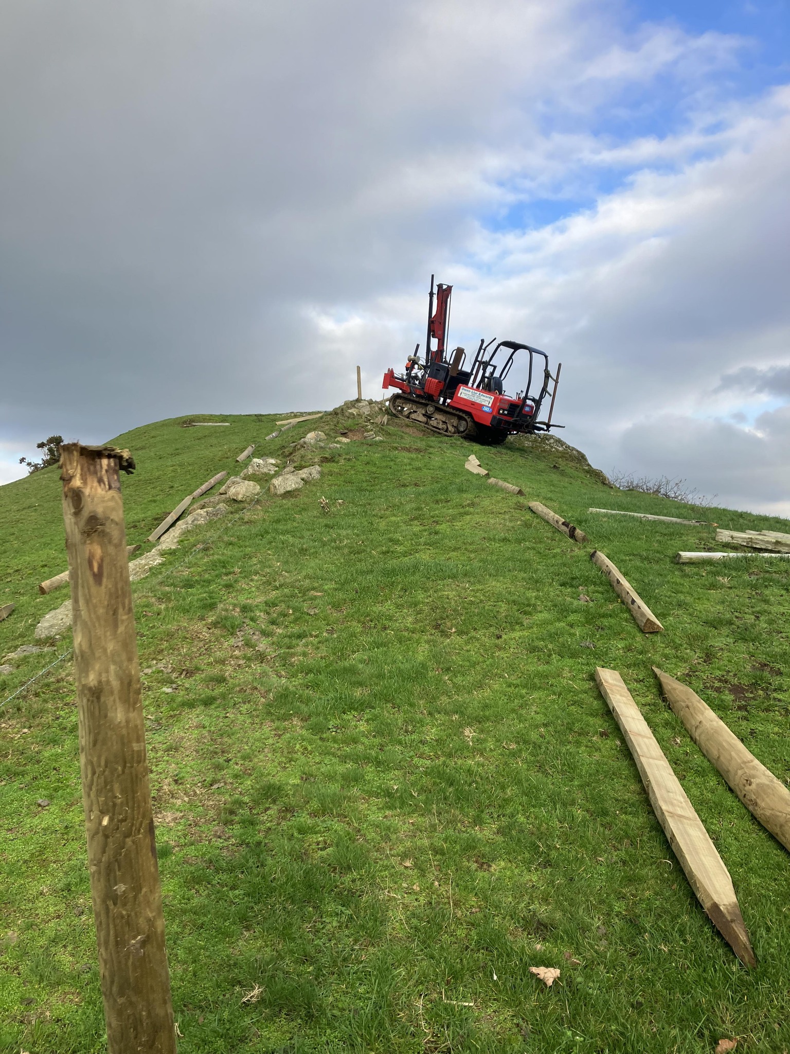 Owen Llur Edwards - Fencing and public footpaths contractor | Bala