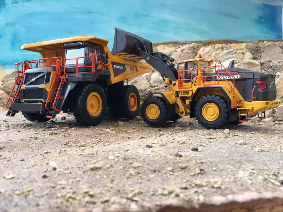 The VOLVO R100E and the VOLVO L350H... - Diecast Construction | Facebook