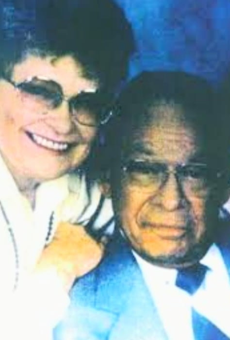 was ranch dressing invented by a black man Kenneth Steve Henson, who created the popular brand Hidden Valley Ranch. He and his wife Gayle built the brand from the ground up, but the company tried black knee length dress size:Medium nonPD