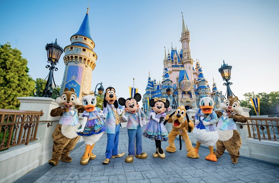 ⭐️ 🏰 2023 Disney Packages... - Hello Vacation- Travel Agency | Facebook