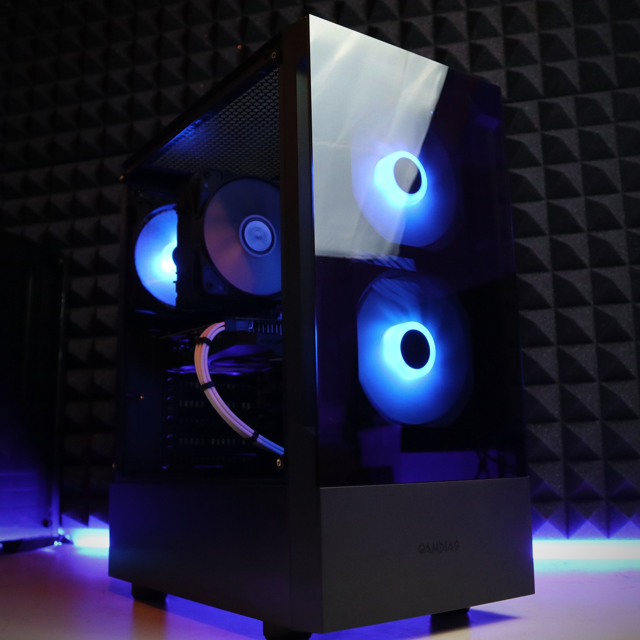 GAMDIAS - Build your very own clean minimalist build with...