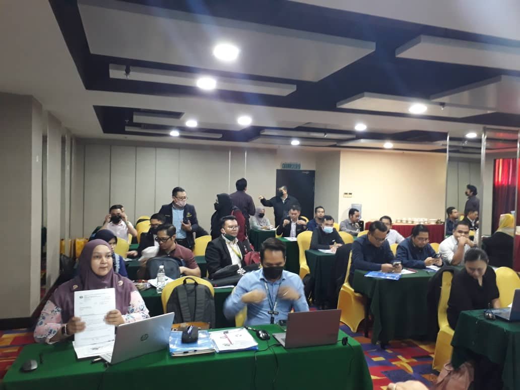 Speed2u - At the Harbor View Hotel in Kuching, the RISDA...