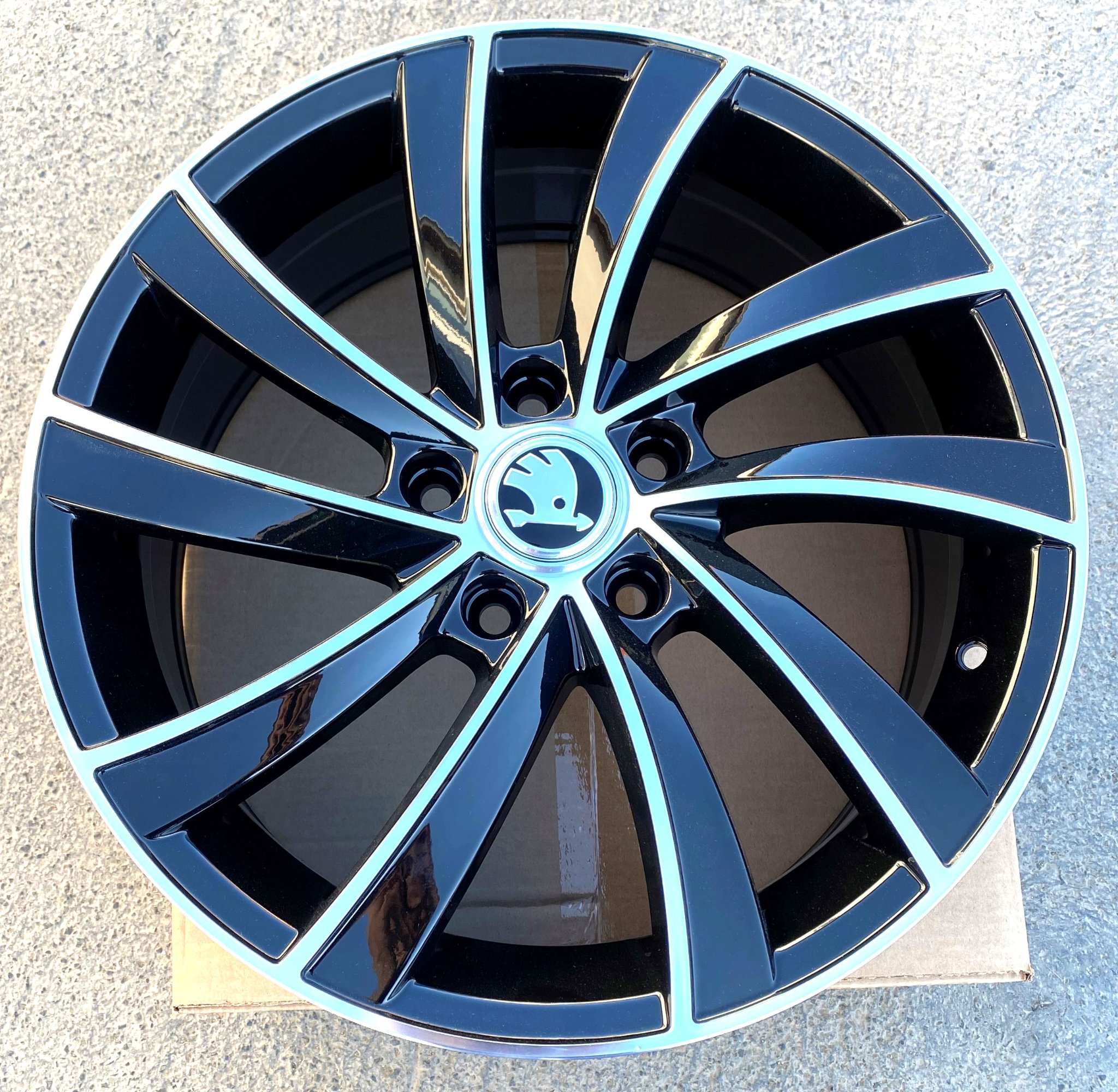 7,0x17 5x112 D57,1 ET45 VW r17 5x112 ., 17/5/112 ., 5x112 r17 . Škoda ...