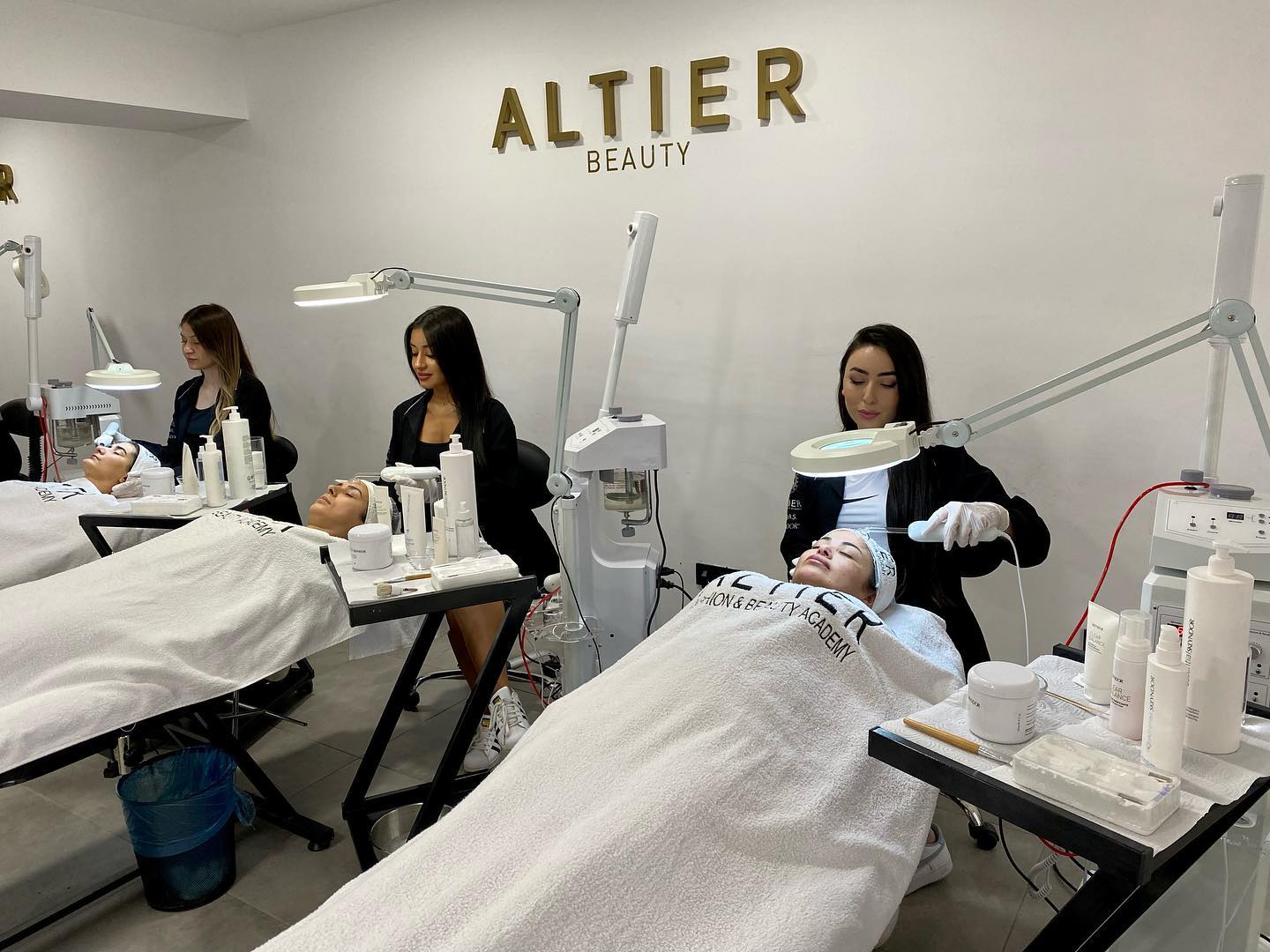 Altier Academy - Kadınların güzelliğine güzellik katan...