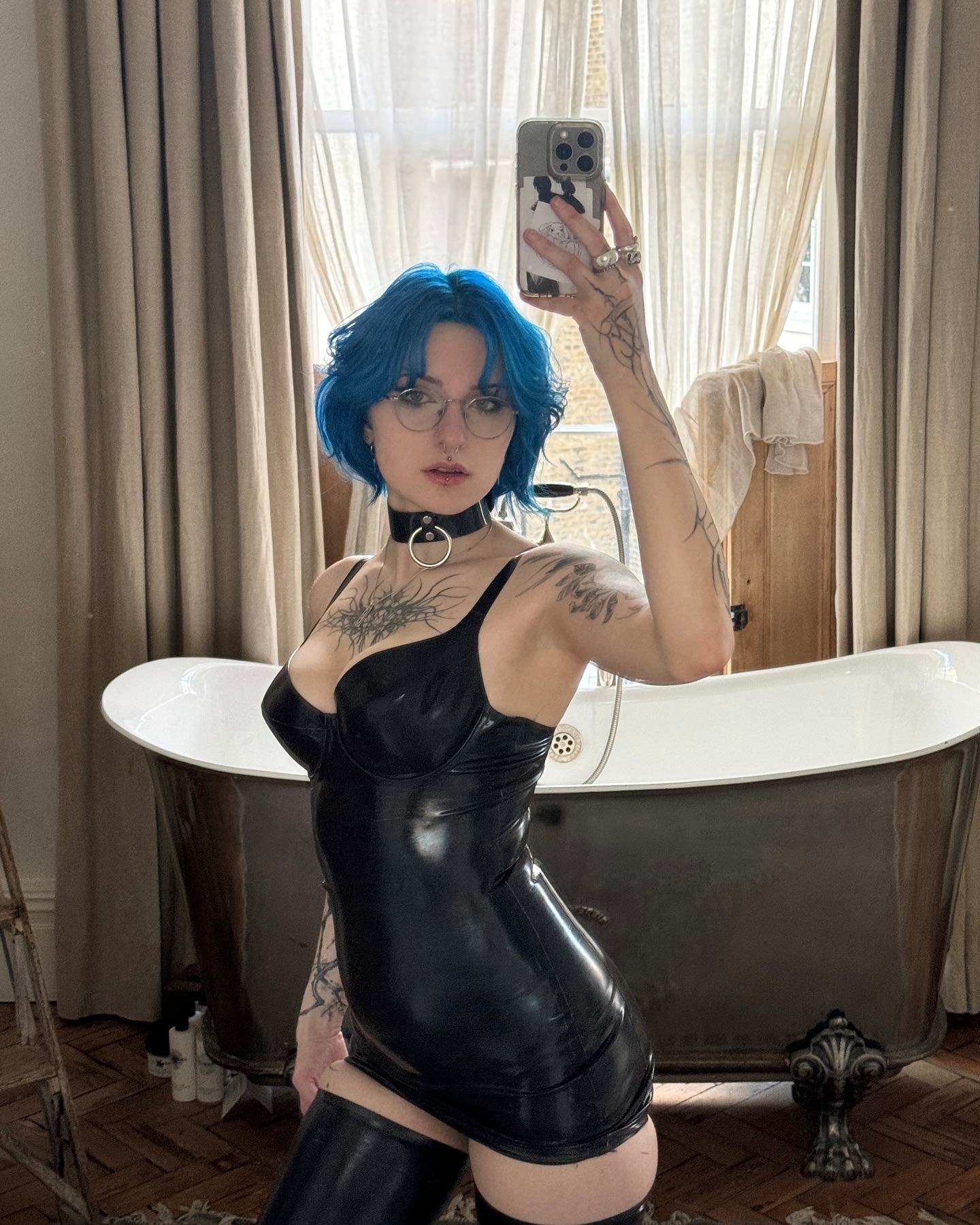 lyra-crow-lyra-crow-added-a-new-photo-in-london