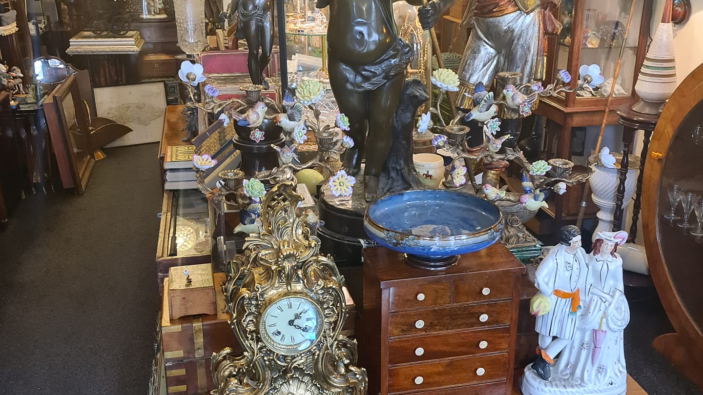 Neil's Antiques & Collectables | Eastbourne