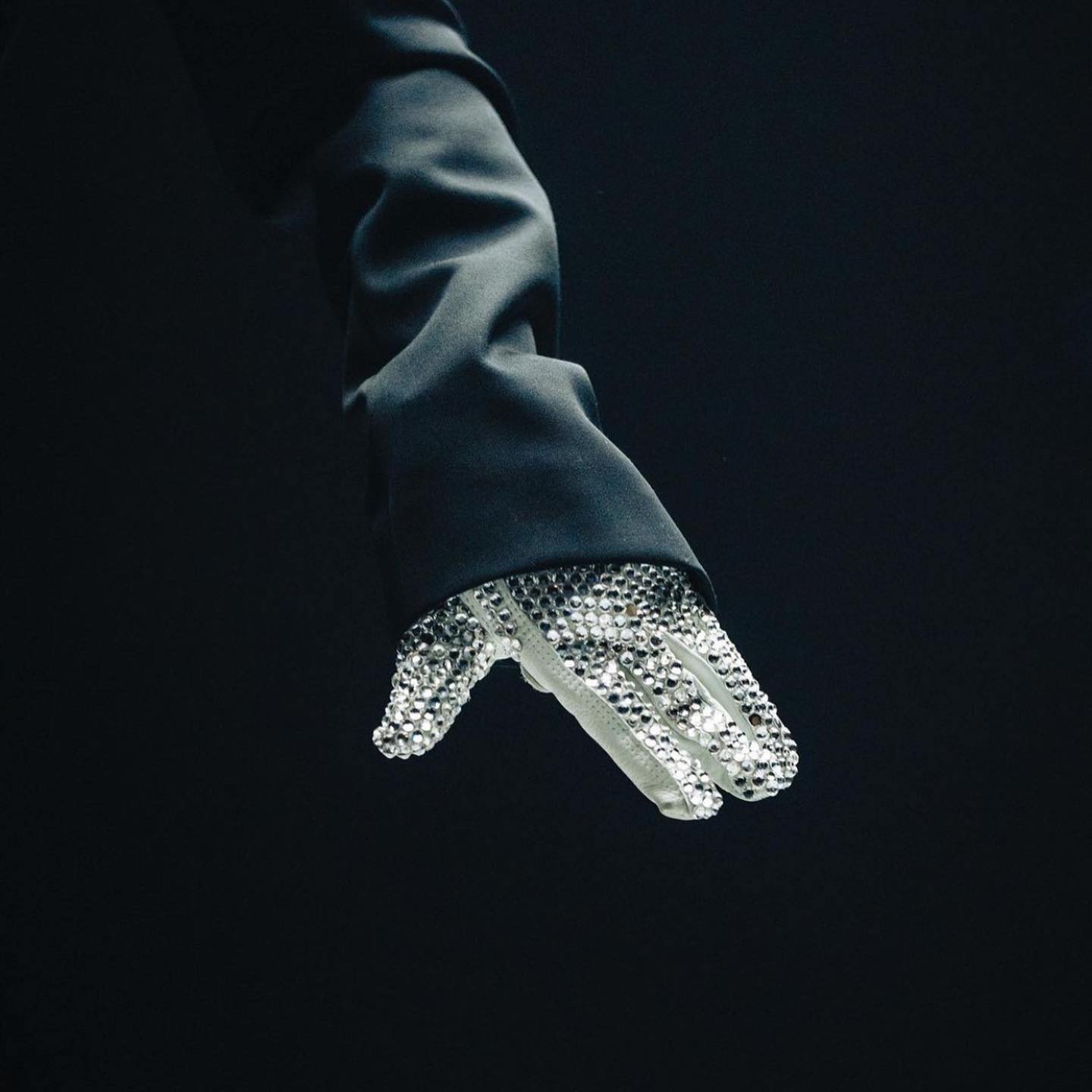 Kendrick Lamar has been sporting a Michael Jackson inspired glove