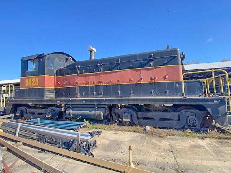 Ozark - Pennsylvania Railroad SW1 #9425 - Built as a SW1 switcher by ...