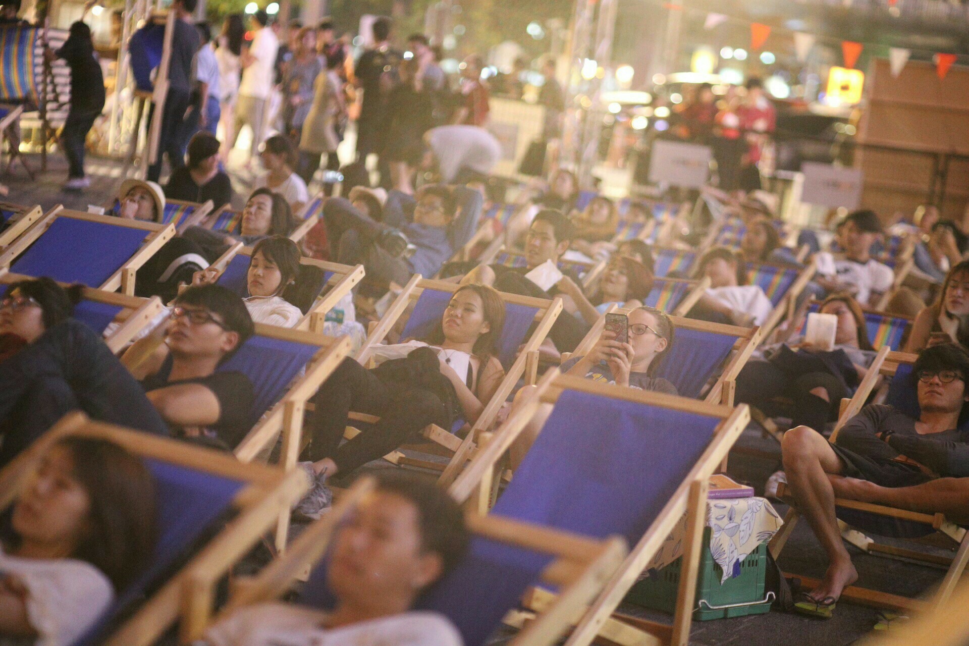 บรรยากาศการดูหนังสุดชิลล์ กับ... - The Street Ratchada | Facebook