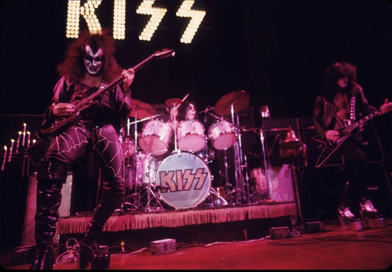 The God Of Thunder - #70sKISS KISS Tour ⚡️ Long Beach Auditorium Long ...