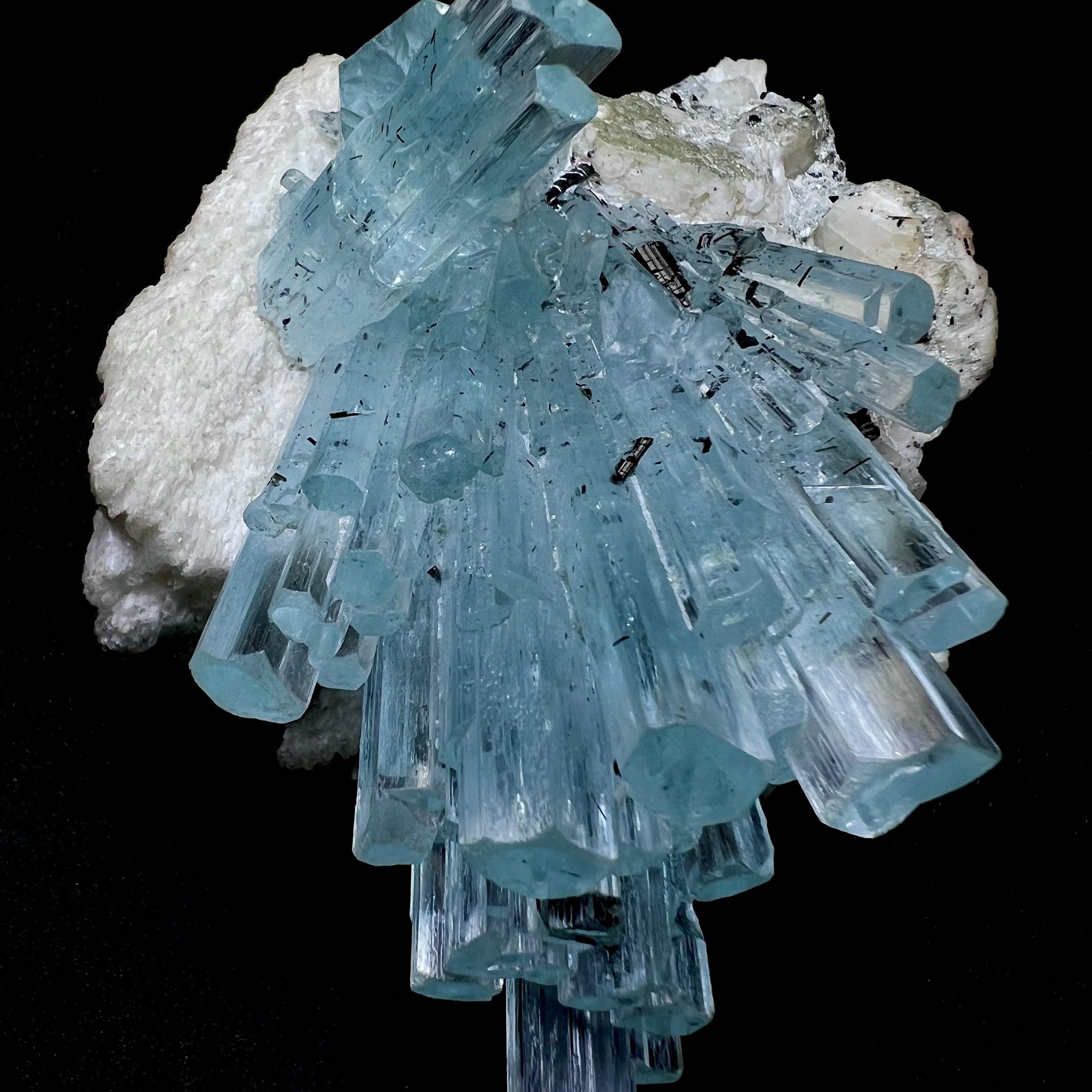 Master collection Pieces Aquamarine combined Quartz, albite and ...