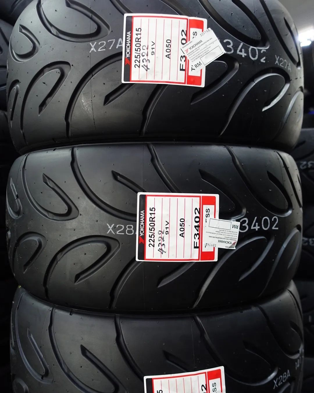 YOKOHAMA GEOLANDAR AT G012 265/60R18 Tq member support