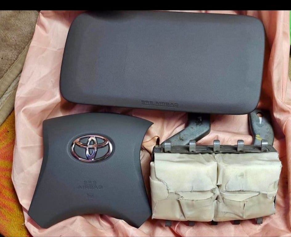 Toyota Innova airbag kit available complete 79827 90393