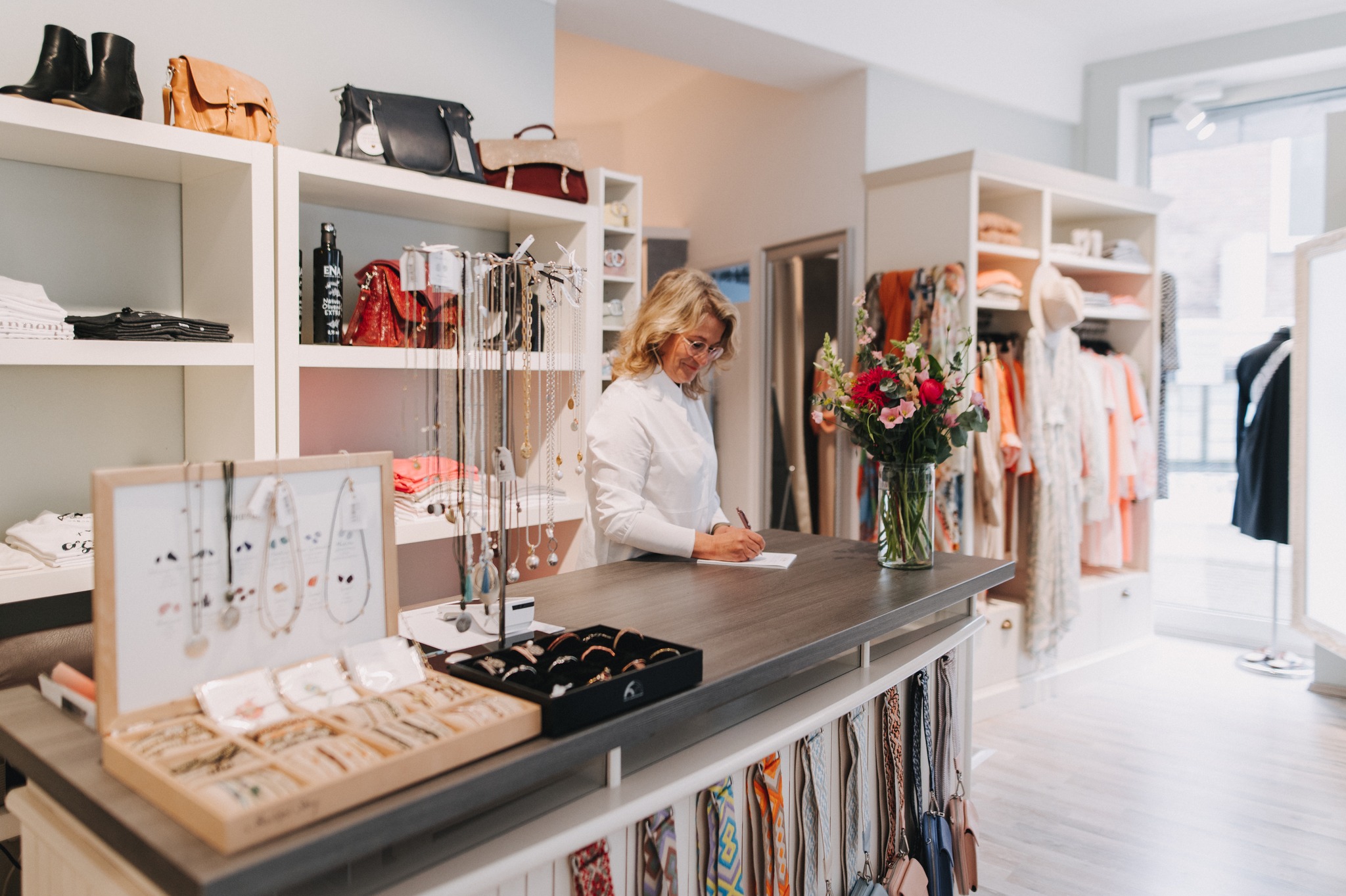 Sitemapcdatahttpstackniqoocomelegantes Geschaft Fur Modeaccessoires Bildernull