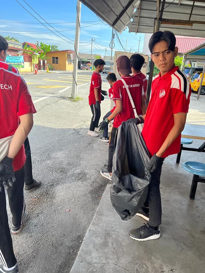 Aktiviti Gotong Royong bersama:... - Kolej Dayatech Subang HQ | Facebook