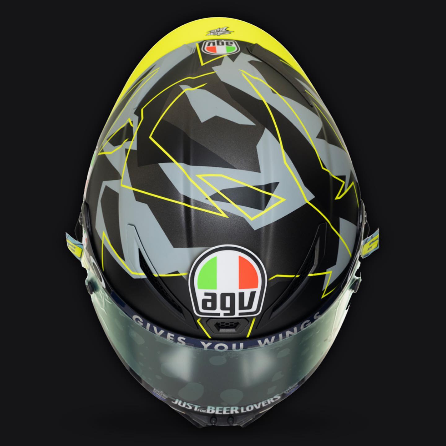 New season, new colors, same hunger for speed. 💛 🚀 Forza Joan