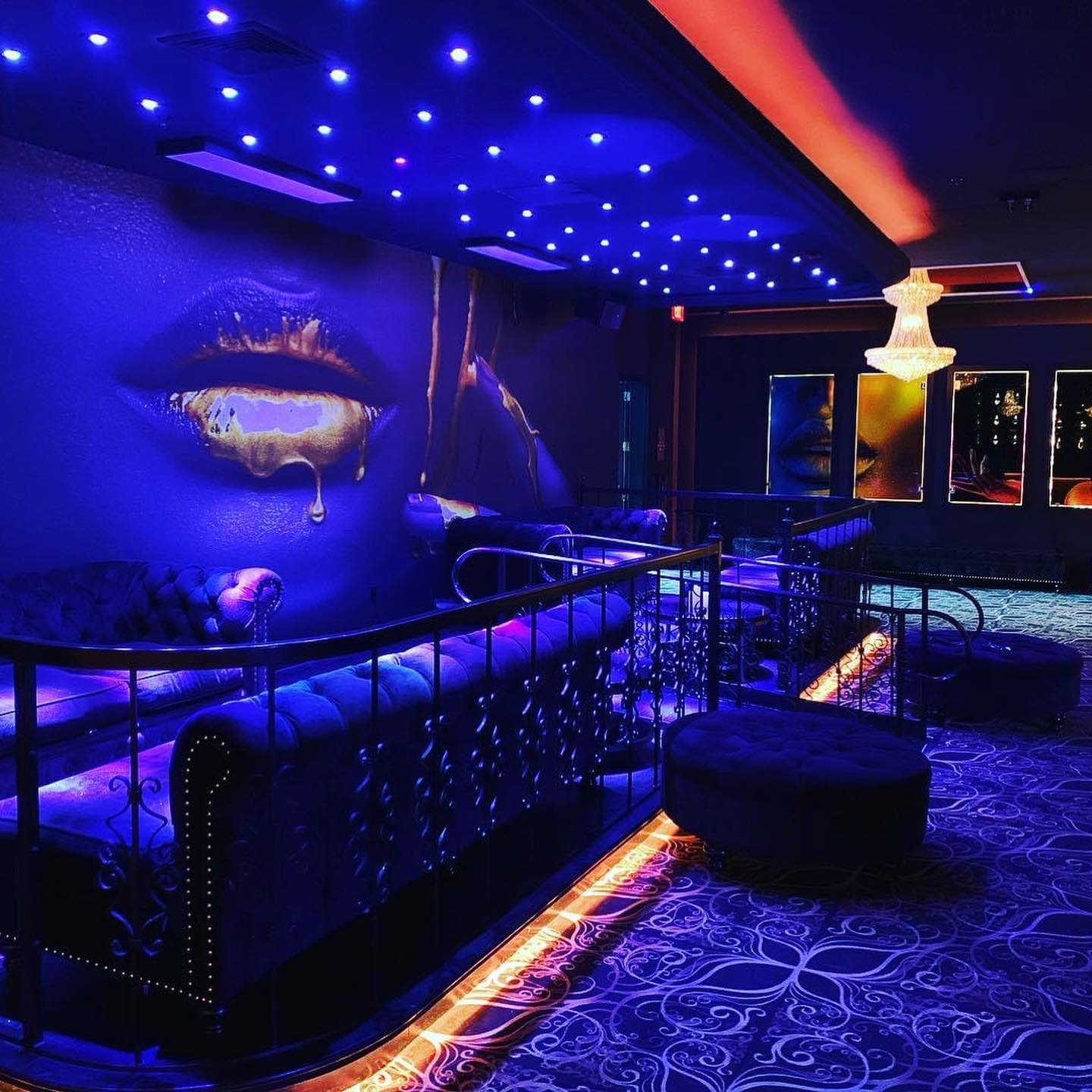 Cesarpix - Cesarpix added a new photo — at Banda Lounge.