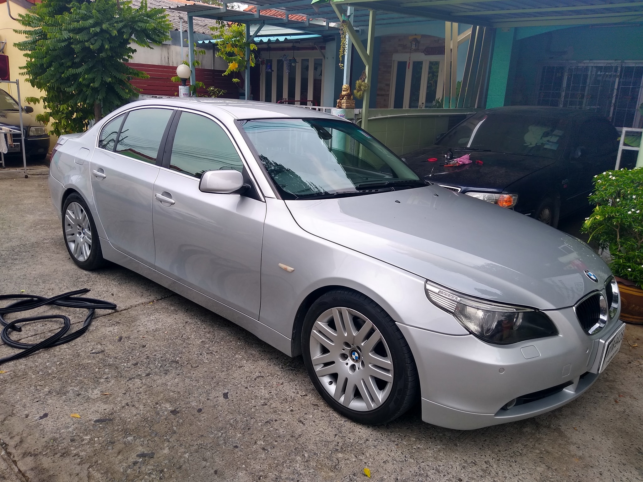 ผลงานเปลี่ยนยางขอบประตูและยางขอบกระจก BMW E60 520i เปลี่ยนยางขอบประตู