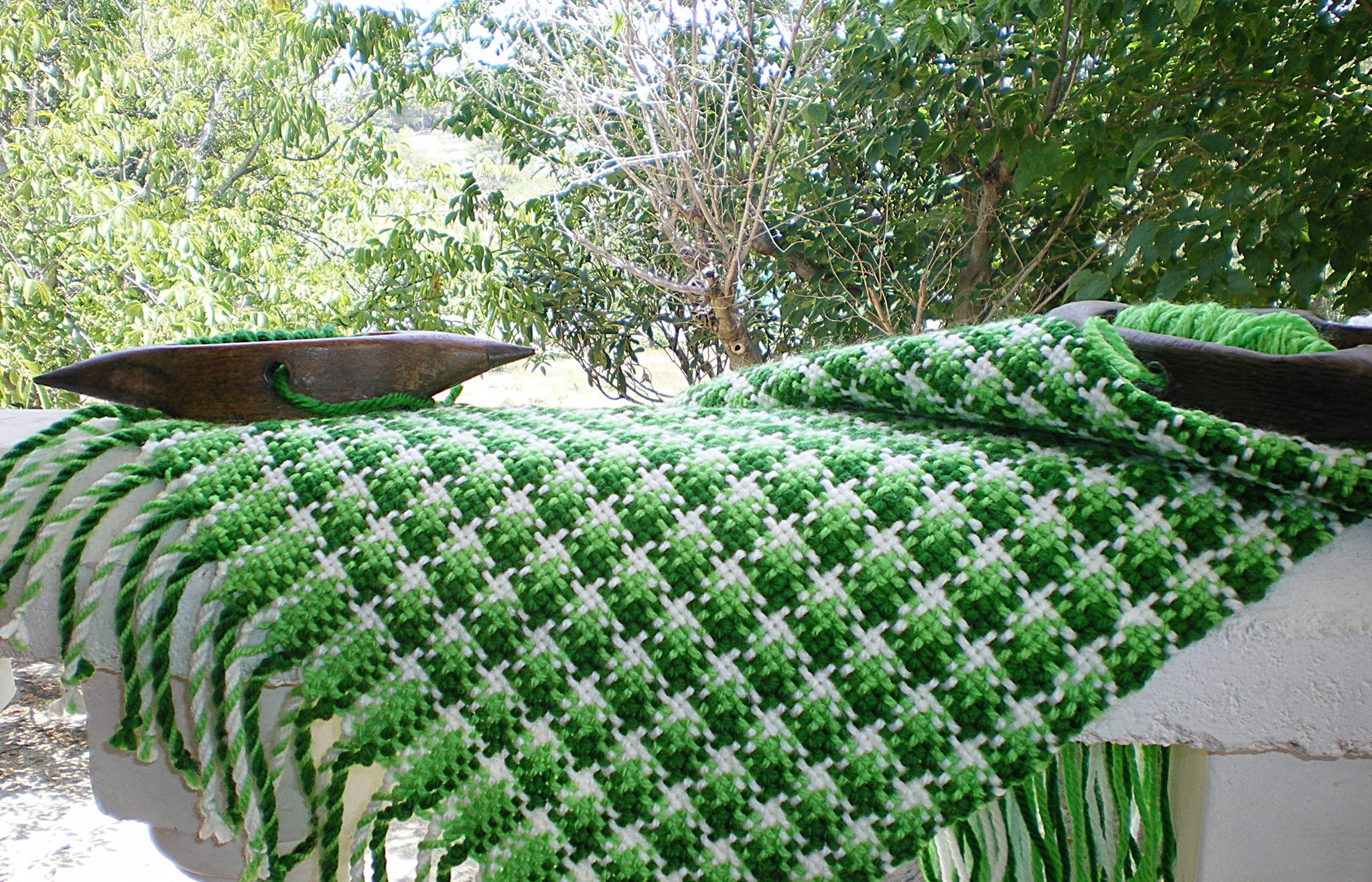 Teleras atamisqueñas - -PIE DE CAMA GRANDE- Medida: 1, 9 x 0, 5 m ...