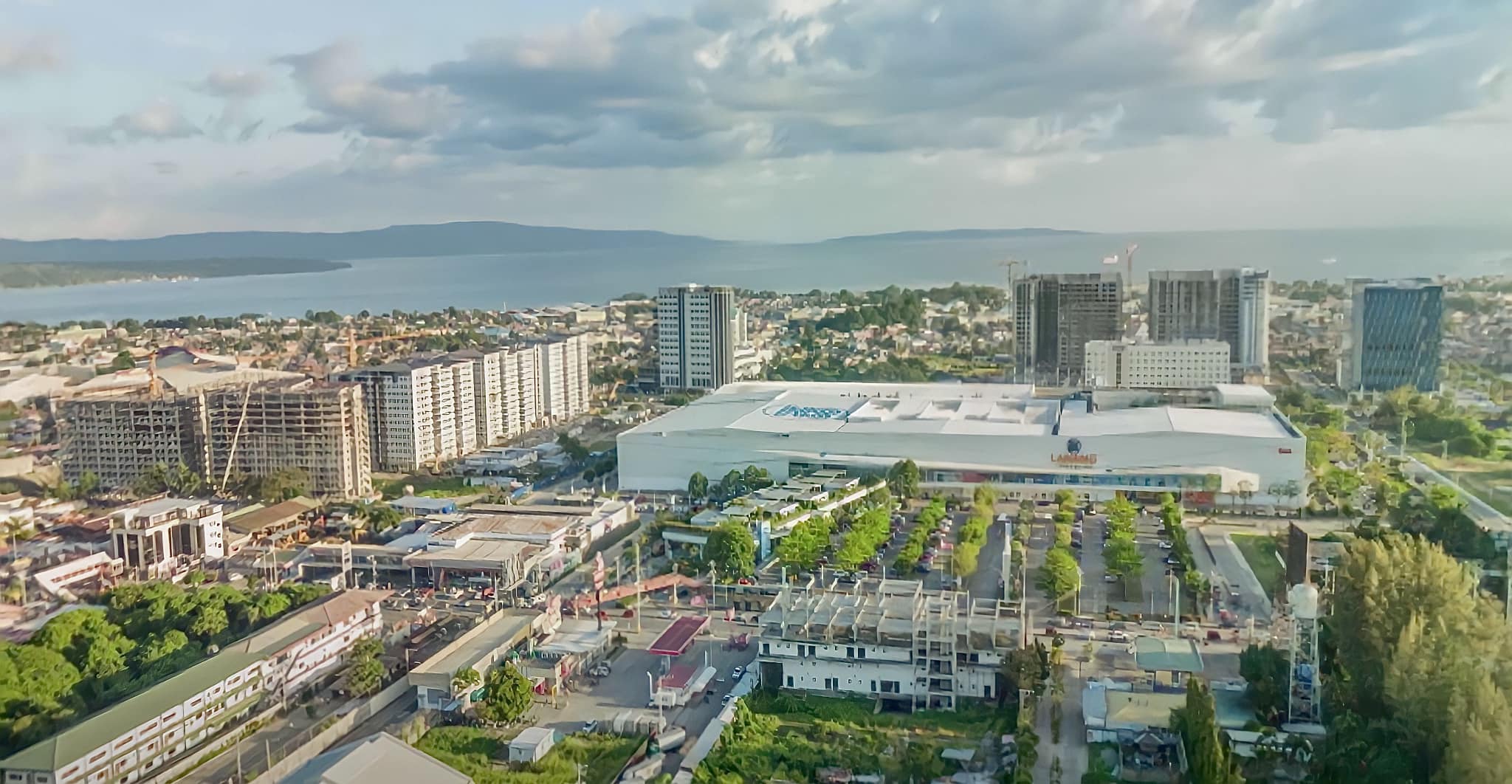 LOOK: DAVAO PARK DISTRICT BY... - Metro Davao Rising | Facebook
