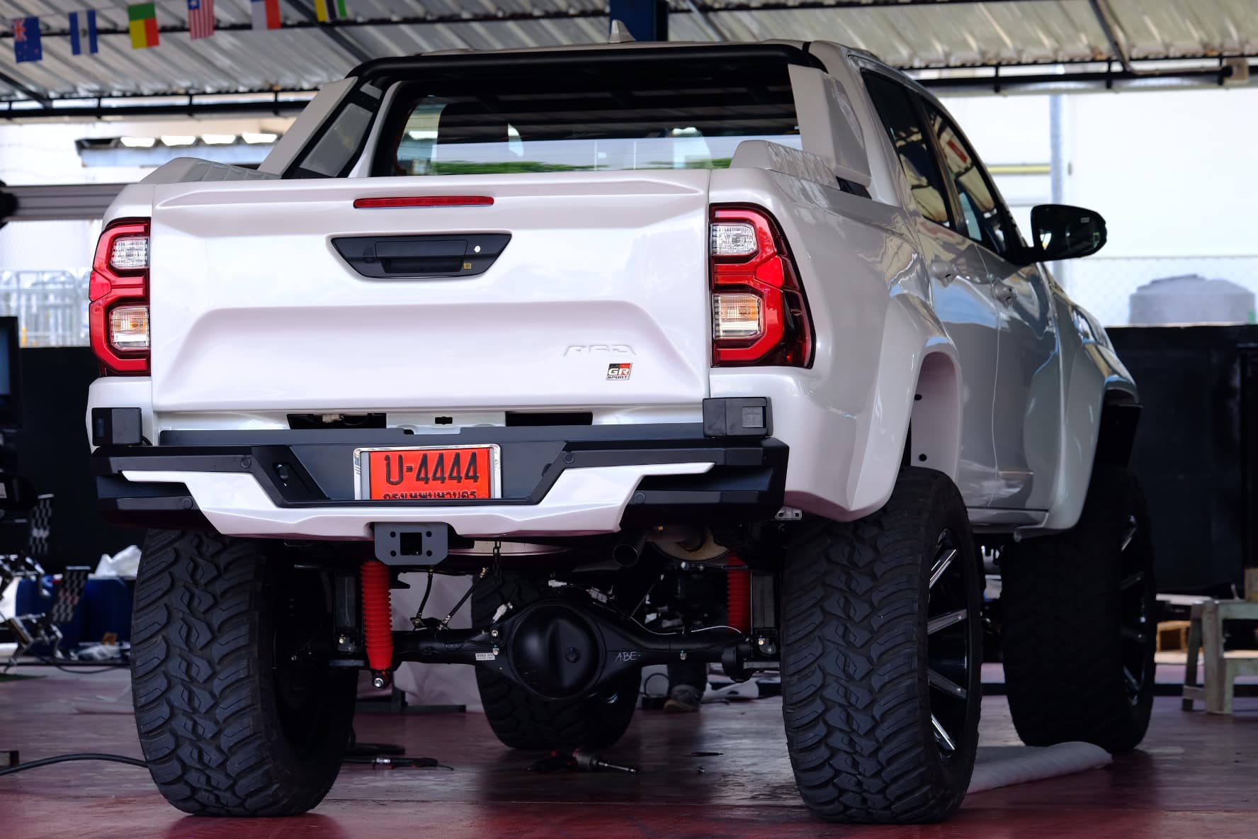 Rad Pathfinder - บั้นท้าย แรด !! Hilux wide body kit...