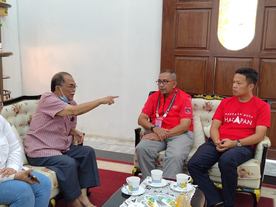 Bersama Hj Zuraidi bin Ismail dan... - Chan Chun Kuang - CK