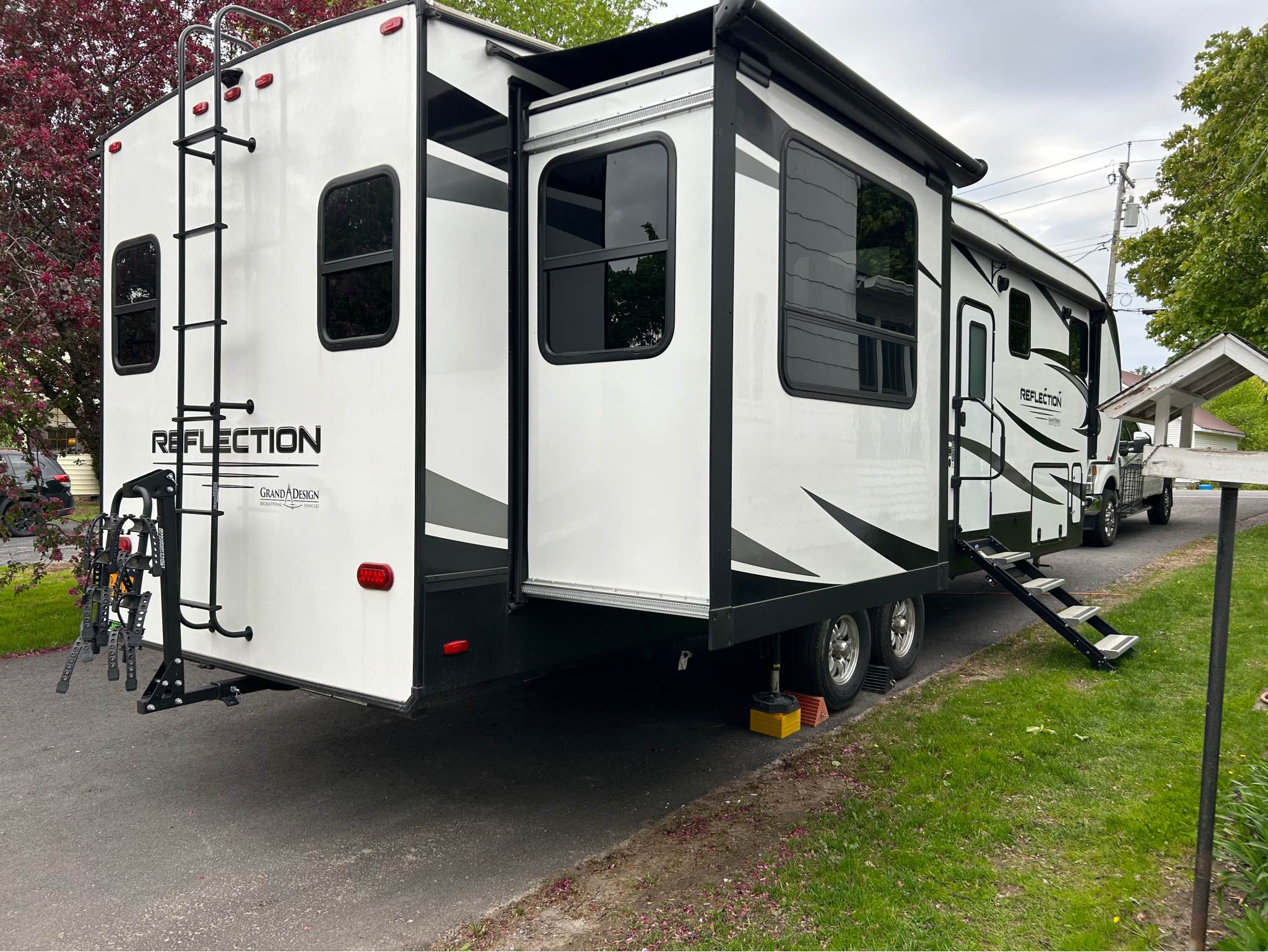 2021 Grand Coach reflection - RVs & Campers - Plessis, New York ...